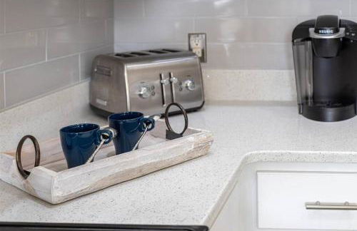 580 - Stunning Renovated Home with Large East Facing Pool Deck Overlooking Preservation Area and Games Room - Foto 52