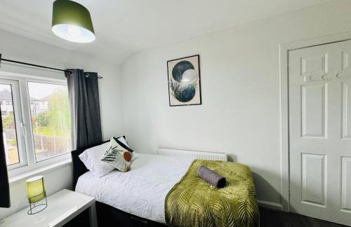 3 bedroom house sleeps 5 free parking long stay discounts - Foto 23