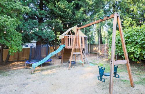 Charming and Spacious House with Relaxing Huge Deck - Foto 37