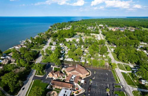 Lake Cottage with Hot Tub and Game Room - Foto 43