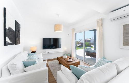 Villa Menta Relaxing corner in front of the Ocean - Photo 5