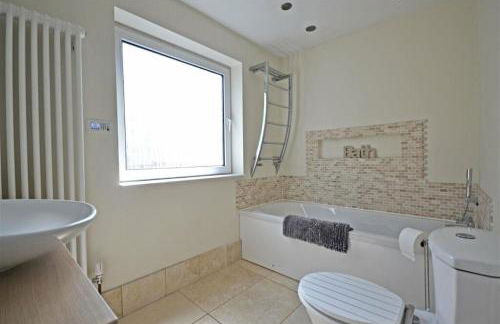 Modern home in historic market town near airport - Foto 8