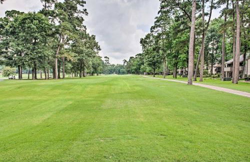 Golf, Swim and Dine! Condo with Lake Conroe Access - Foto 21