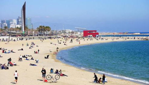 Playa a pie y a 15 minutos de Ramblas y Plaza Catalunya en metro - Foto 2
