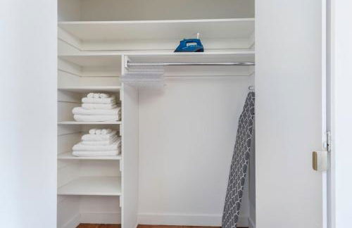 FiDi Studio w Residents Bar Golf Simulator Gym NYC-271 - Photo 8