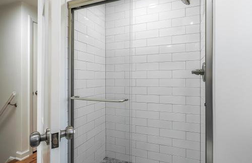 4 Bedroom Plaza Charmer Pet Friendly - Photo 32