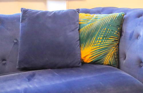 Beautiful 2 Bedroom house with big Garden & Parking fast wifi, and king size bed - Foto 5