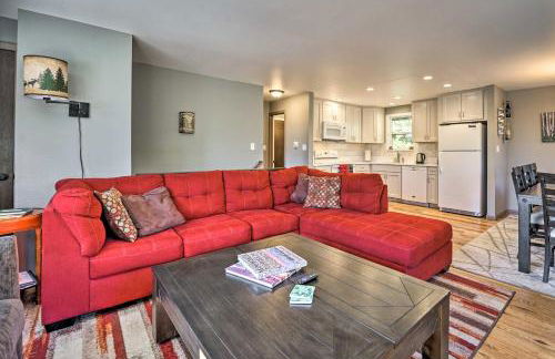 Luxe Updated Home with Grill and Hot Tub 4 Mi to RMNP - Foto 7