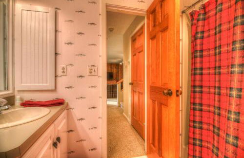 Stratton Mountain Condo with a Hot Tub! Sleeps 12! - Photo 19