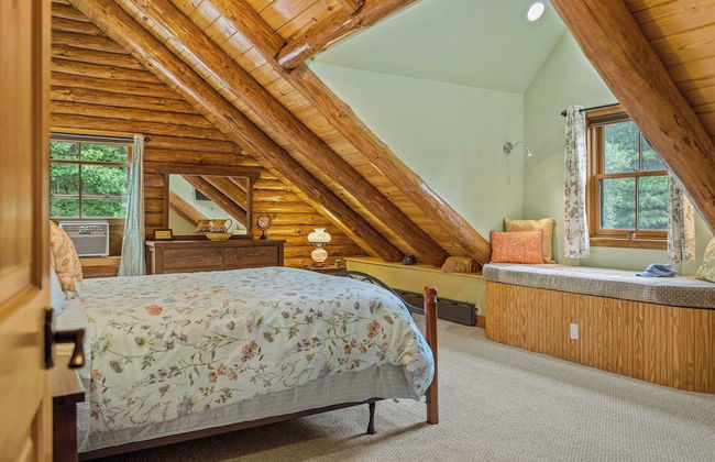 The Bigwood Cabin by Avantstay Hot Tub, Firepit, Pool Table, Private Yard - Photo 40