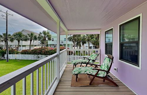 Beachside Tiki Hut - Photo 2