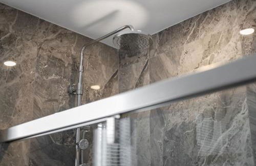 PFR Suites - Highland, 3BR 2BA Shadyside Condo, 2 Decks and Off-Street Parking - Foto 5