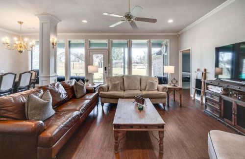 about 3 Mi to Dtwn Aubrey Vacation Rental with Patio! - Foto 6