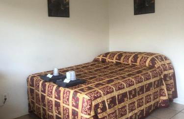 Crown Inn & Suites - Foto 48