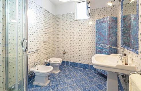 2 Bedroom Beautiful Apartment In Laureana Cilento - Photo 30