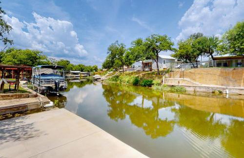 Dog-Friendly Waterfront Home with Dock, Grill, Water Views, Patio, Washer/Dryer - Photo 22