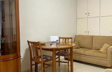 Mamour Apartments, Near Tram & 8' to Beach, Queen Bed Comfort - Foto 5