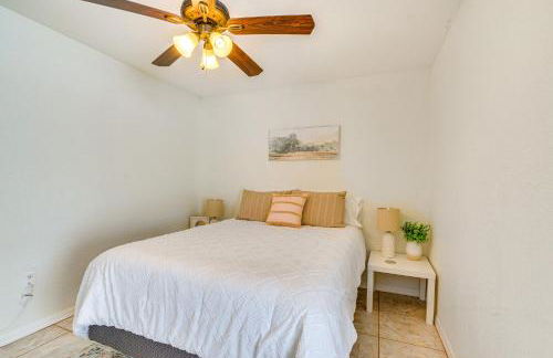 Relax Poolside Spring Hill Family Home with Yard! - Foto 26