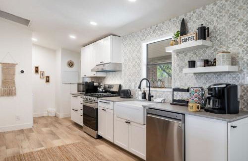 Bus Stop Saloon - Cave Creek with Spa - Photo 57