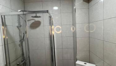 White Guest - Foto 2