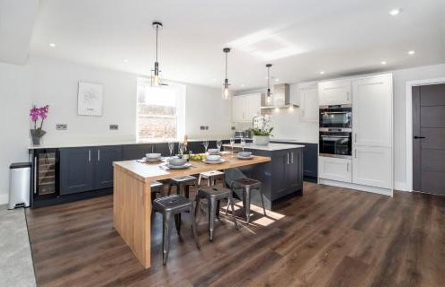 The Old Hotel - Photo 1