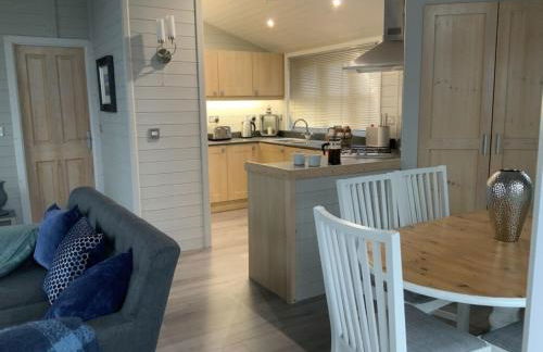 Holly Blue - Cosy wooden lodge Kippford - Photo 10