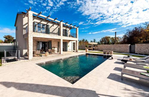 Villa Art Renata with Pool & Sauna - Photo 1