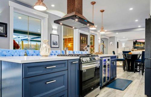 New Sunday River Ski Retreat with Hot Tub Spa - FirePit Sleeps 16 - Foto 40