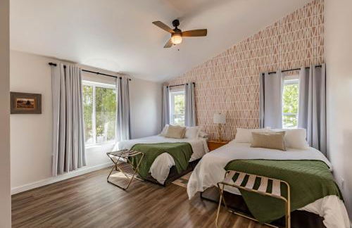 300 steps from Lake Hot Tub Fire Pit Game Room - Foto 15