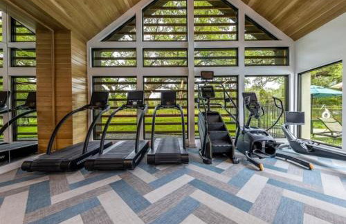 Luxurious New Unit 1Bd1Ba Pool, Golf Sim - Foto 26