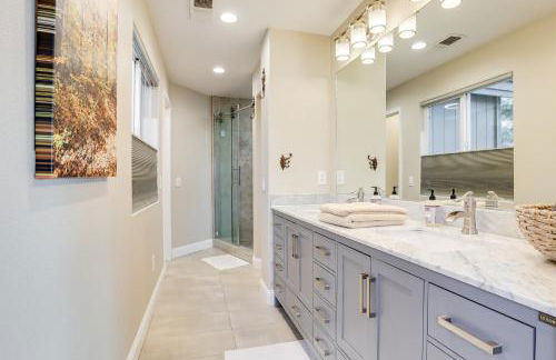 Mtn-View Haven with Hot Tub! 28 Mi to Mt Rose Ski - Foto 21