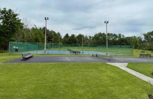 Modern-Chic Athens Home - Fish, Ski and Swim! - Foto 37