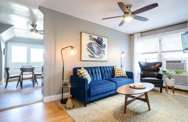 The Modern Couple's Getaway Loft With Private Balcony - Foto 11