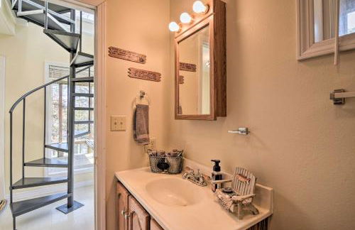 Lakefront Table Rock Getaway with Private Swim Dock! - Foto 19