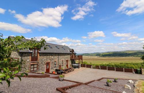 Llwyngwinau Isaf Barn - Foto 1