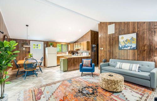 Modern w Fire Pit Deck, Grill & Hot Tub - Foto 10