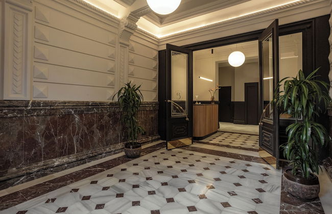 Batimont Suites & Apartments - Photo 3