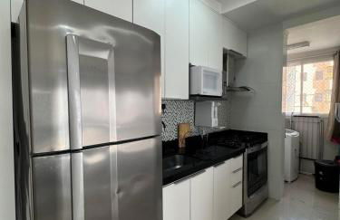 Apartamento na Praia das Toninhas em Ubatuba 350m da praia -2 quartos sendo 1 suite, piscina, varanda gourmet com churrasqueira, ar condicionado, cozinha completa, duas garagens - Foto 17