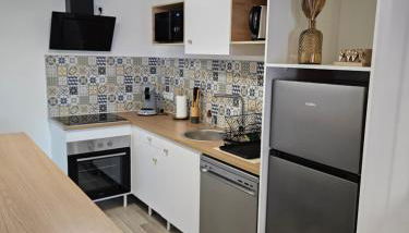 Appartement Bohème 4 personnes à 12 min du Puy du Parc - Foto 5, stove, dishwasher, minibar
