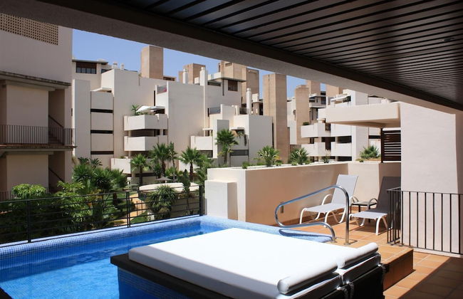 Apartment with Private Swimming Pool - Photo 21