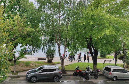 Kasoni Home , Απόλυτα κεντρικό διαμέρισμα μπροστά στη λίμνη - Foto 8