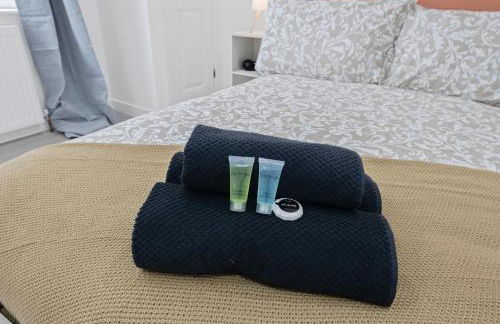 3Bed House-Free Parking - Foto 16