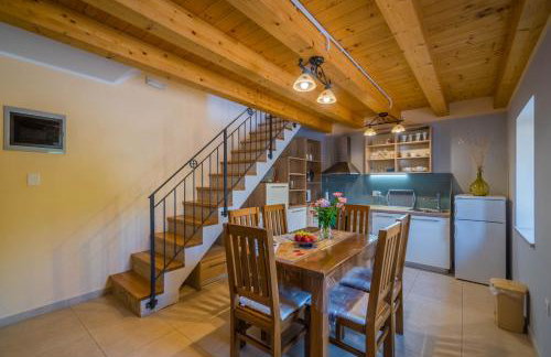 LUXURY VILLA ON SPACIOUS PRIVATE PROPERTY - Photo 21