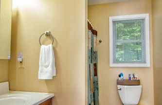 Cabin by the Creek with private creek access - Foto 15