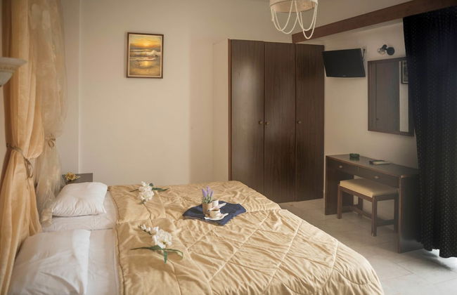 Antonios Hotel - Photo 11