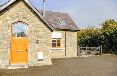 School Lodge - Photo 2