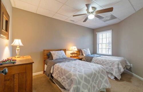 Lakeside Haven Dock/Slip Fire Pit Game Room Kayaks - Foto 39