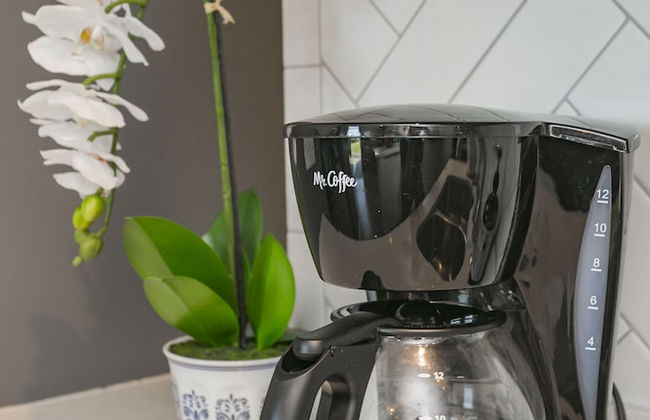 Mid Century Modern Downtown Condo | 30+ Night Min - Foto 24