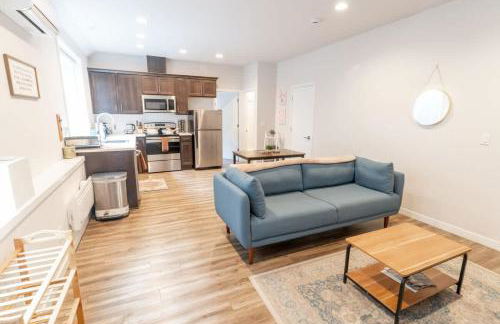 Walkable Apt Next to Restaurants, Bars, and Shops! - Foto 15