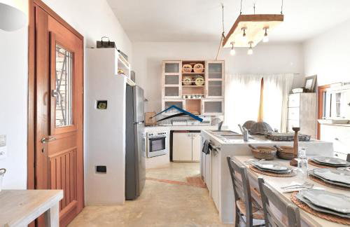 The Charming Waterfront Retreat, with a swimming pool & direct access to the sea, ideal for large families, or a group of friends - Foto 25